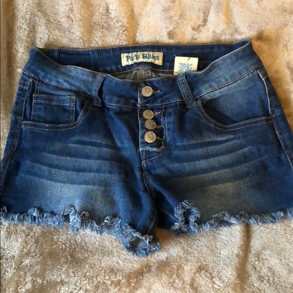Size 7 distressed shorts - Picture 2 of 3